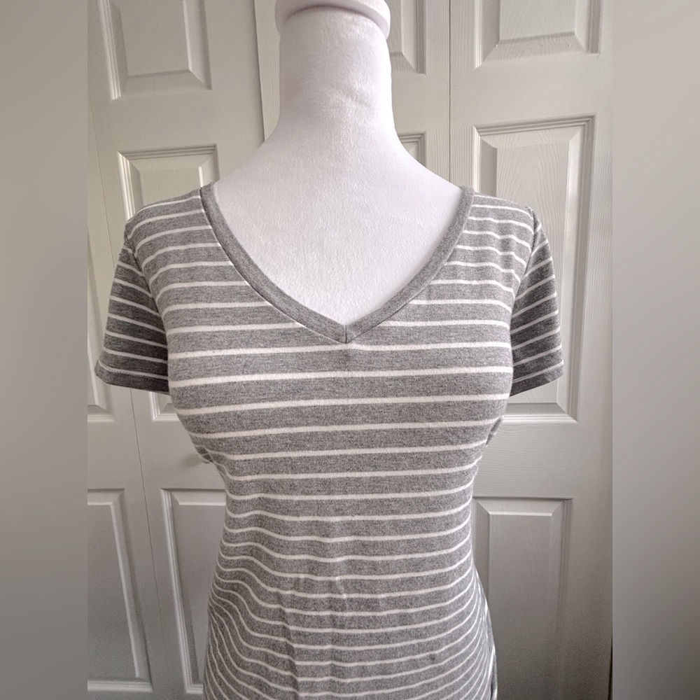 Motherhood Maternity V-Neck Top - Picture 7 of 10